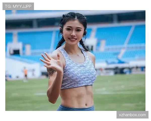吴艳妮赛前涂指甲油的画面被拍,这姐是真把田径场当秀场了? 吴艳妮赛前涂指甲油的画面被拍,这姐是真把田径场当秀场了?